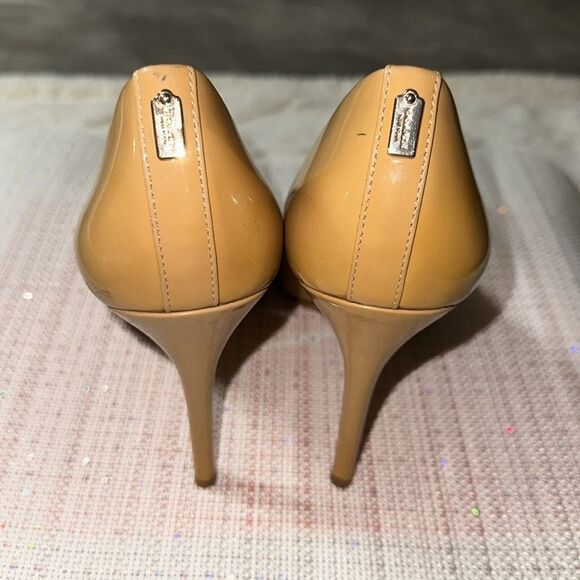 COACH 9B Tan Patent Leather Heels Pumps - Picture 16 of 16